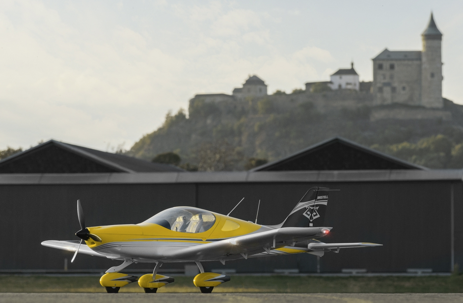 Bristell B23 1600mm Jaune PNP Kavan  Voltige