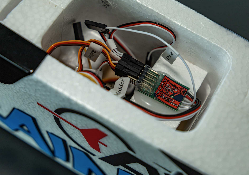 Air Trainer 140 V2 EPO PNP + Gyro Robbe  Débutant / Trainer