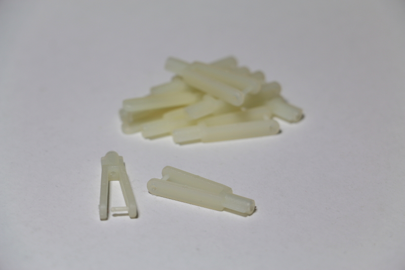 chape plastique 30X1,5mm (4pcs)